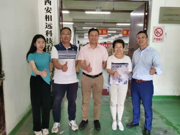 雪中送炭劉飛總，柳暗花明相遠人