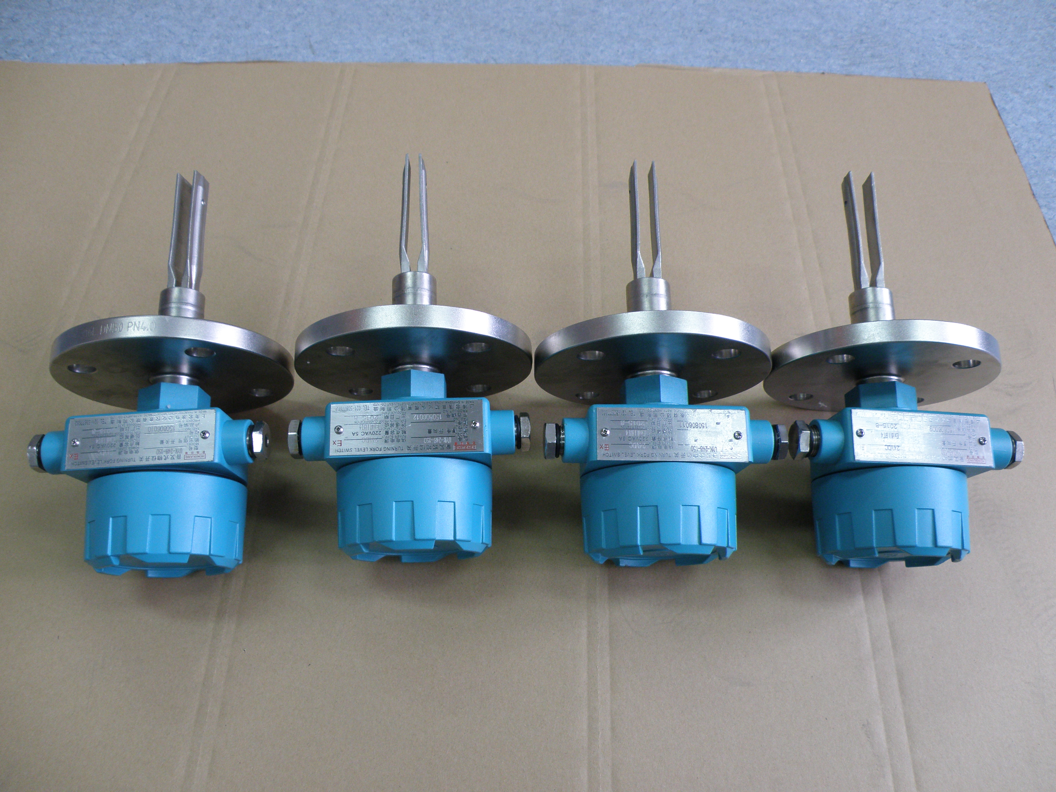 音叉開關(guān)與浮球液位控制器：技術(shù)對比與選型指南